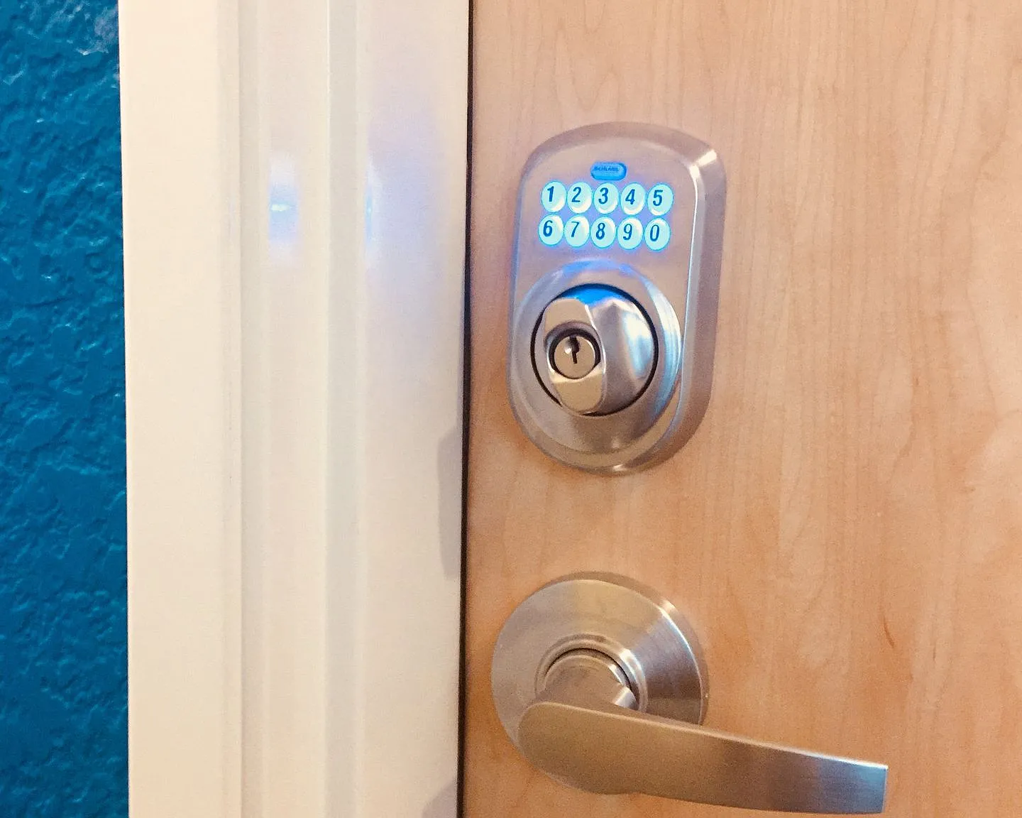APT ON ESSEX — Photo 4
