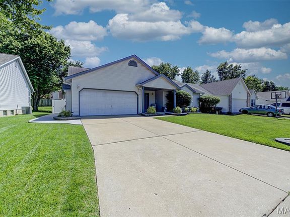4th image of 370 Misty Valley Dr
