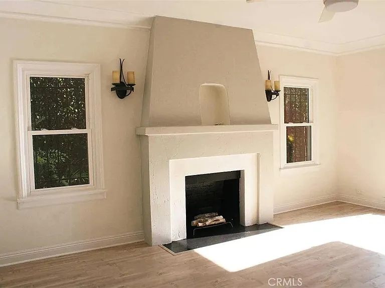 8001 Blackburn Ave #1/2 — Photo 2