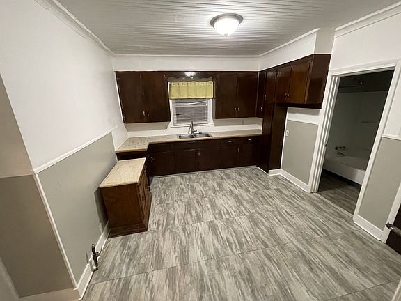 2nd image of 659 West Ave #1