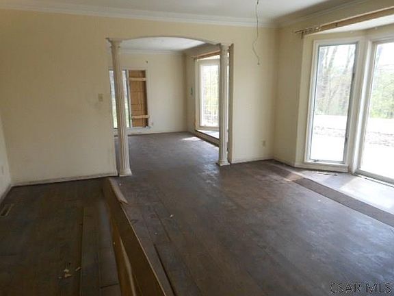 3rd image of 135 Hermitage Cir