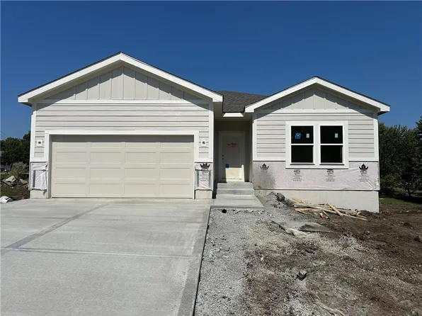 1203 Matthes Ln, Pleasant Hill, MO 64080