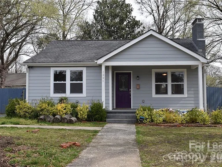 1221 Meadow Ln — Photo 1