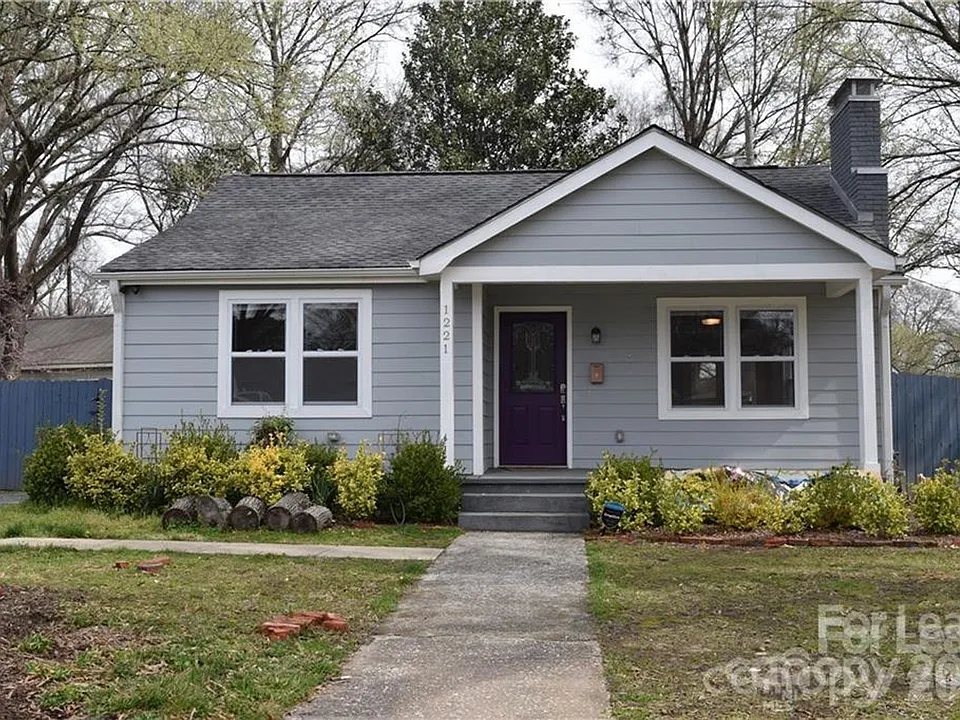 1221 Meadow Ln