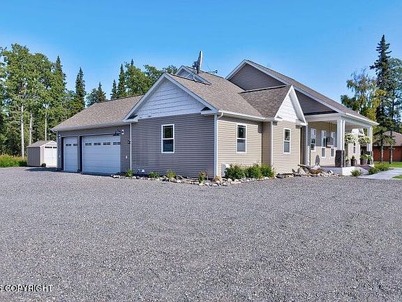 2nd image of 102 Bighorn Cir