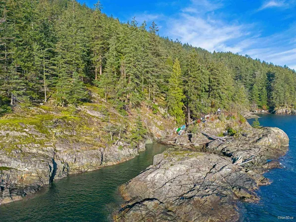 381 Waterfront, Bowen Island, BC V0N 1G2