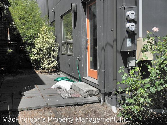 4th image of 1704 Dexter Ave N #A