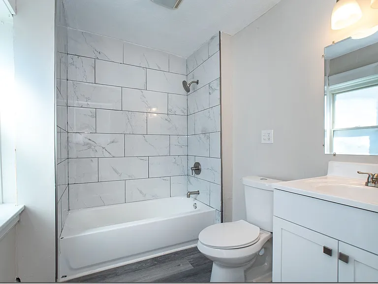 1406 W 75th St — Photo 16
