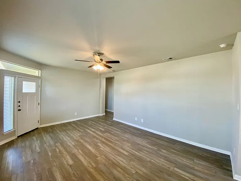 321 Caleb Ct — Photo 5