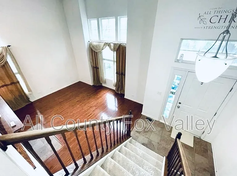 459 Grosvenor Ln — Photo 5