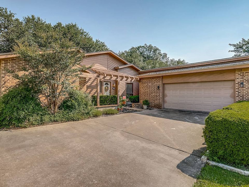 1st image of 223 Elmwood Dr
