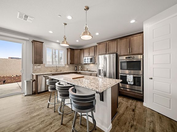 3rd image of 356 Coolcrest Dr