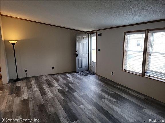 2nd image of 521 Bush Lake Ln