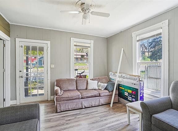 4th image of 327 8th Avenue