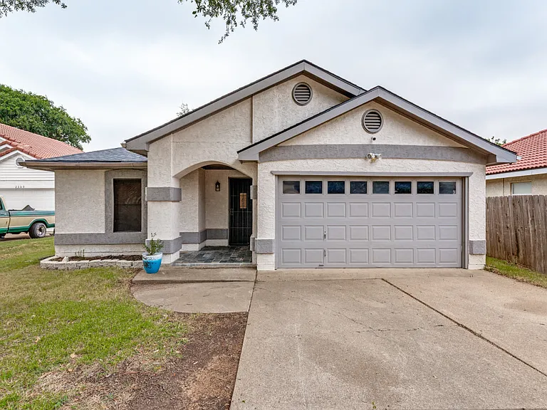 2313 Harvest Glen Ct — Photo 1