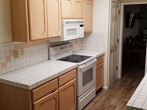 4th image of 2447 W Tucana St
