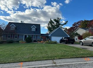 5741 Chestnut Hill Dr, Clarkston, MI 48346