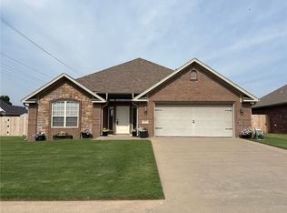 1011 Harvest St, Centerton, AR 72719