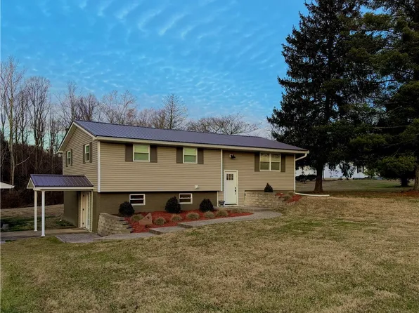 2053 McGill Rd, Belpre, OH 45714