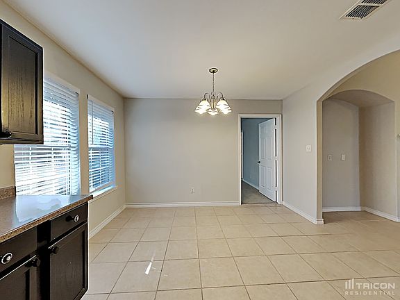 4th image of 230 Lakeside Dr