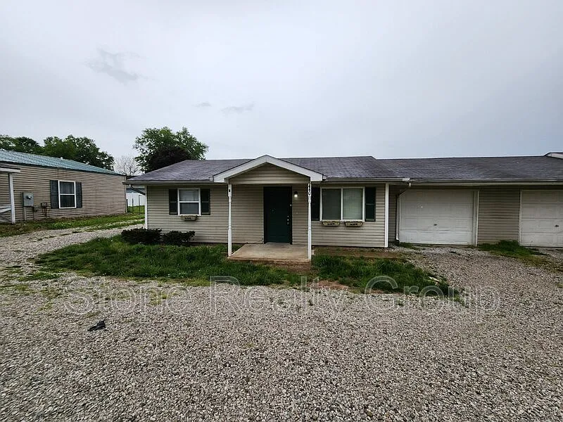 2 bed, 1.0 bath, $875 — Photo 1