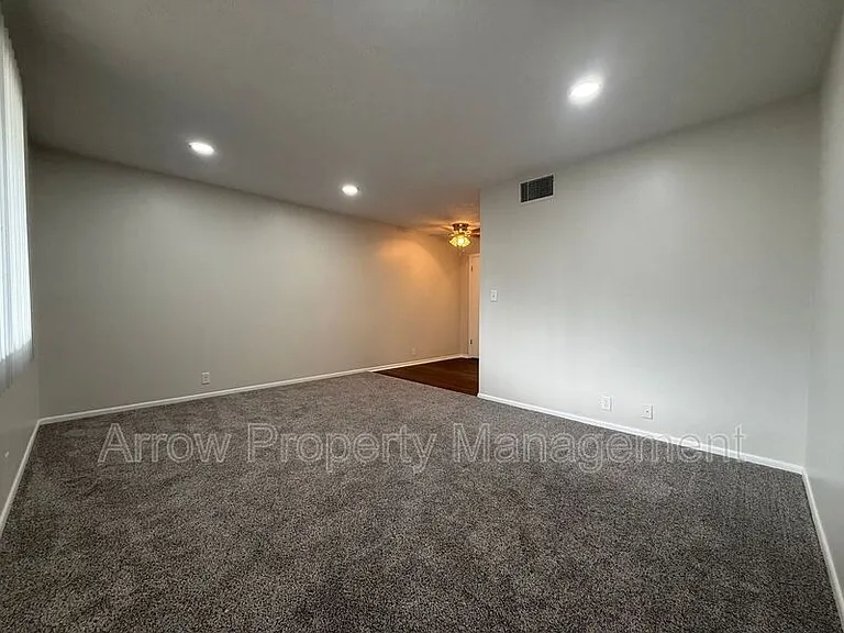 2338 Lynn St #12 — Photo 2