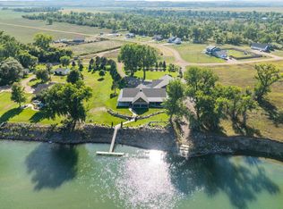 3228 River Place Dr N, Mandan, ND 58554