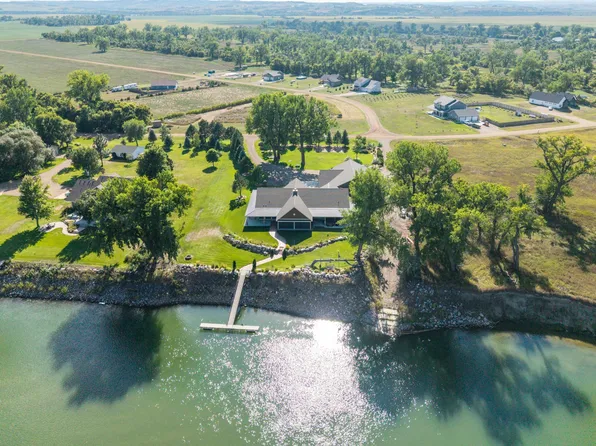 3228 River Dr N, Mandan, ND 58554