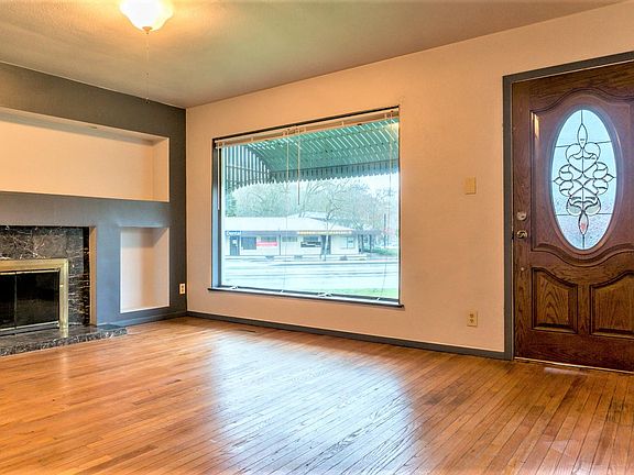 3rd image of 9672 Bridgeport Way SW