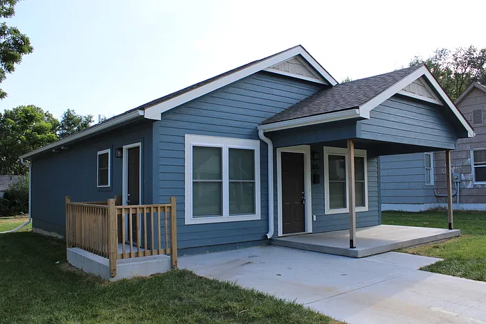 3 bed, 2.0 bath, 924 sqft, $1,550 — Photo 4
