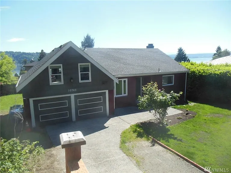 10742 Durland Ave NE — Photo 1