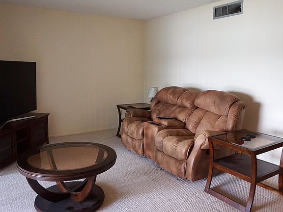 2nd image of 525 Midway Dr #B