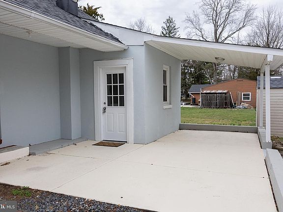 3rd image of 410 Cedar Ave