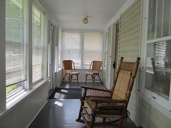 2nd image of 1023 Franklin St