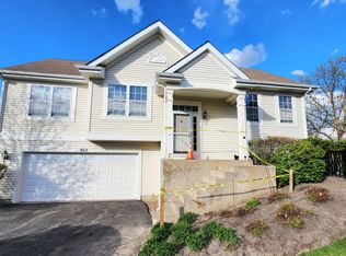 860 Clover Ln, Hampshire, IL 60140