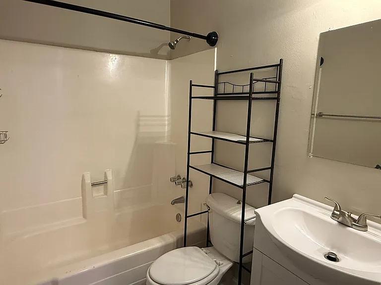 312 W Catawba Ave — Photo 10