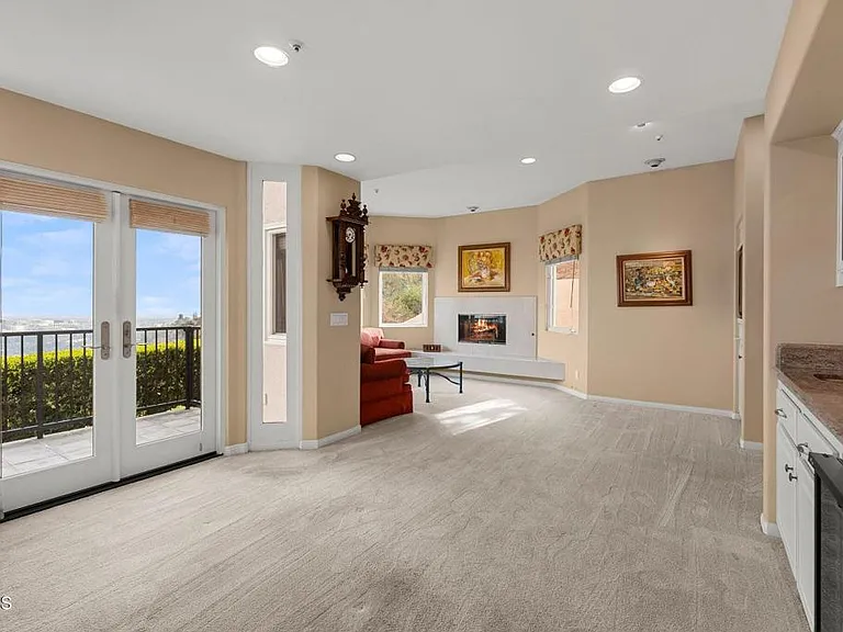 1401 Glen Oaks Blvd — Photo 13