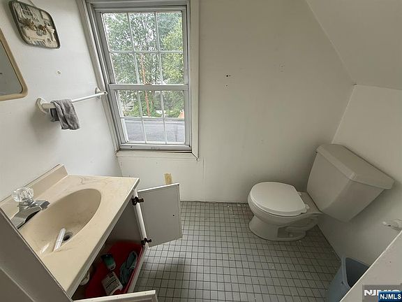 5th image of 39 Grand Street