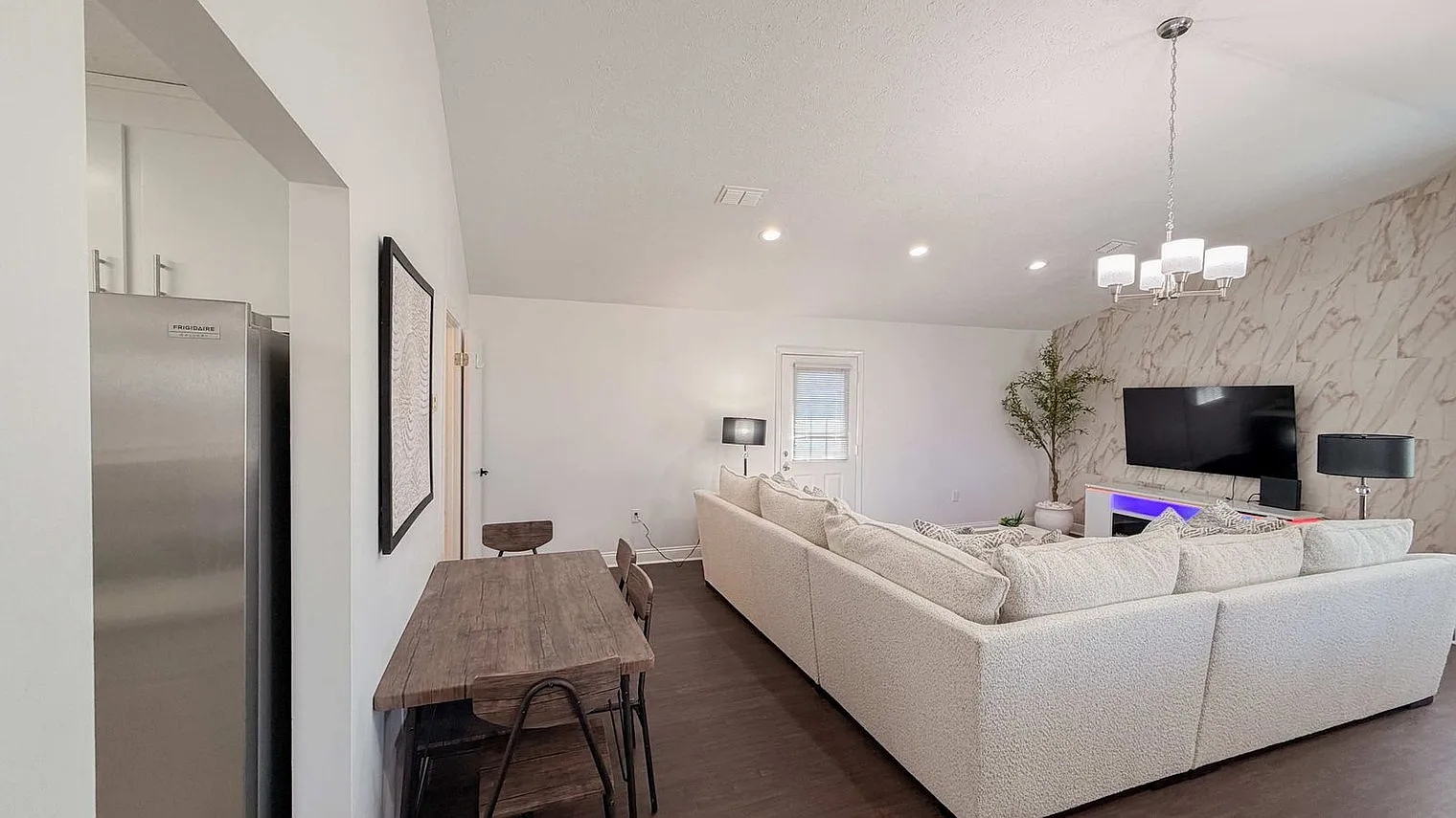 2 bed, 1.0 bath, 1313 sqft, $1,857 — Photo 4