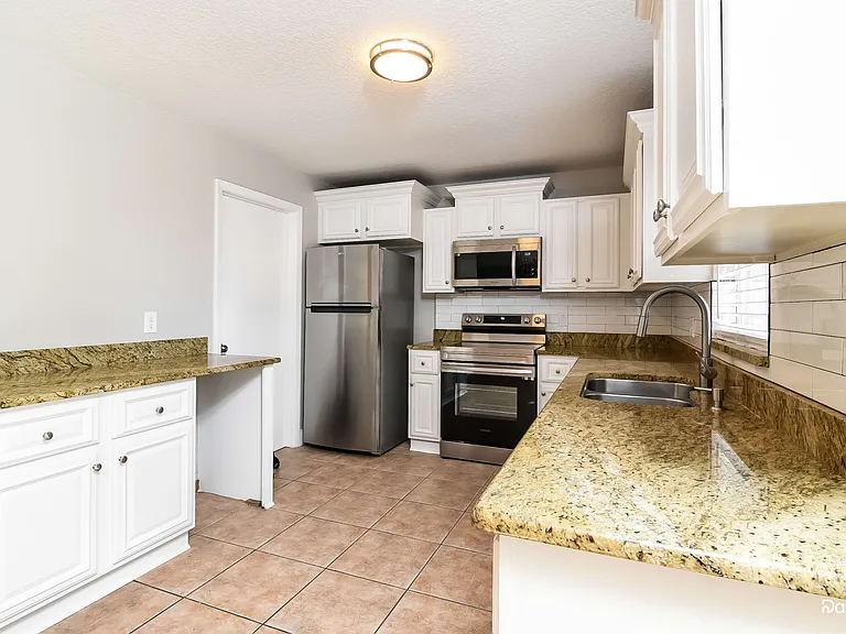 3115 Natoma Way — Photo 6