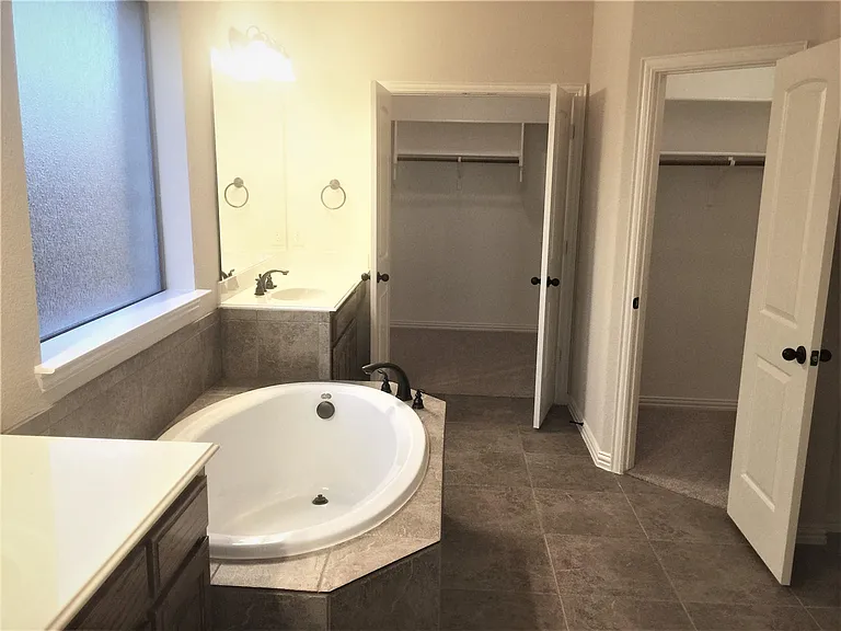 1184 Dutch Hollow Dr — Photo 1