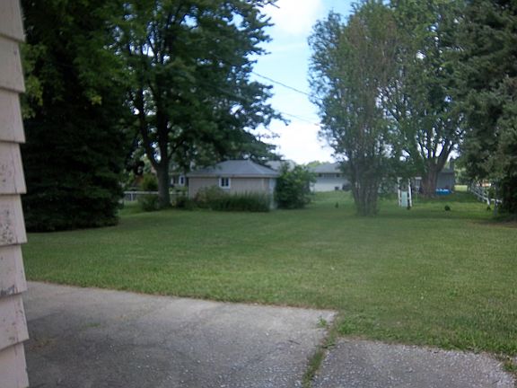 shed at rear of yard