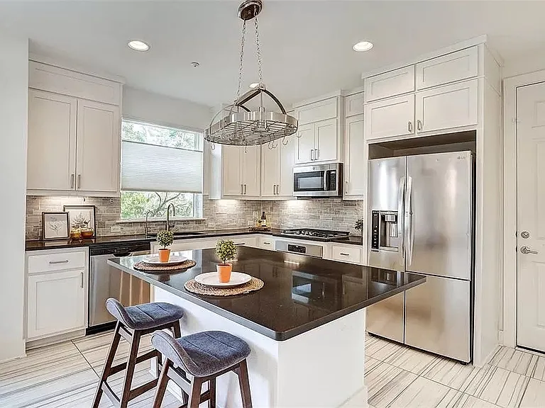 4413 Berkman Dr #A — Photo 2