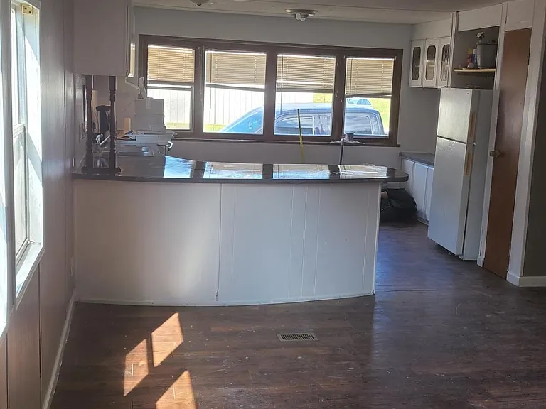 228 Herbert Rd — Photo 3