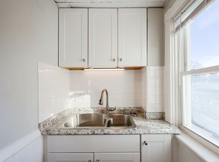 327 High St APT 3F, Bristol, RI 02809