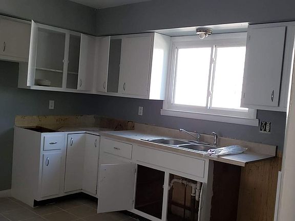 4th image of 3922 Woburn Ave