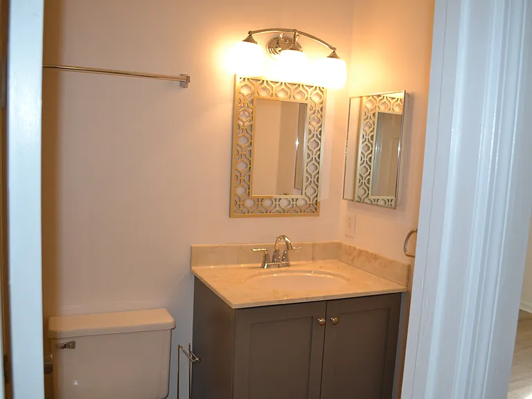 upstairs hall bath (full, with tub)