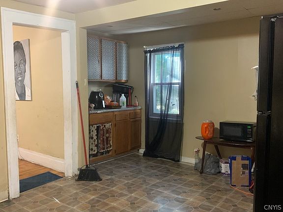 5th image of 137 Temple Pl