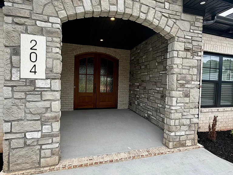 204 Crest Ridge Ct — Photo 3