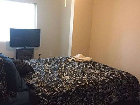 2nd image of 606 W College St APT 2